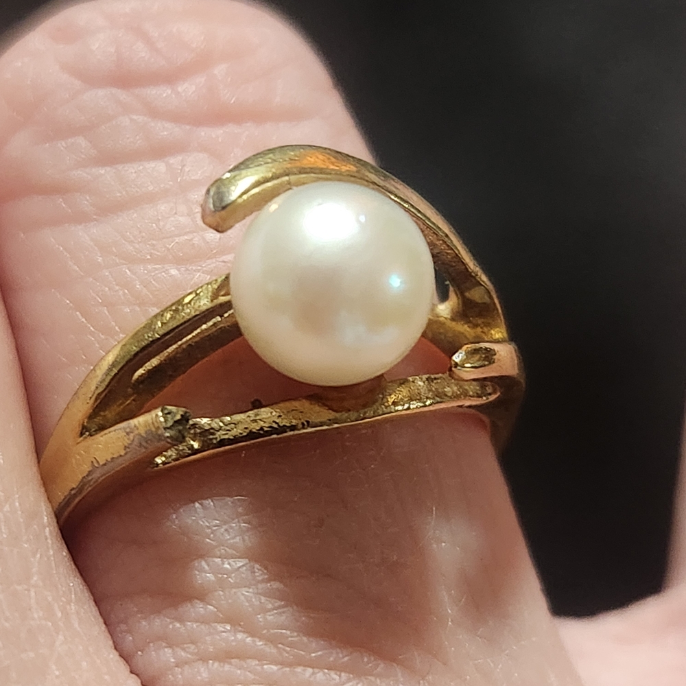 18kt HGE Real Pearl Wrap Ring — Classic White Pearl Accent